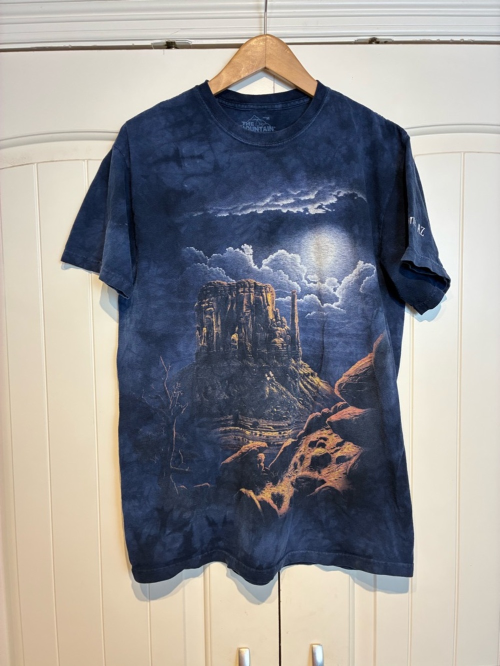 The Mountain Navy Moonlit Mesa Graphic Tee Size M